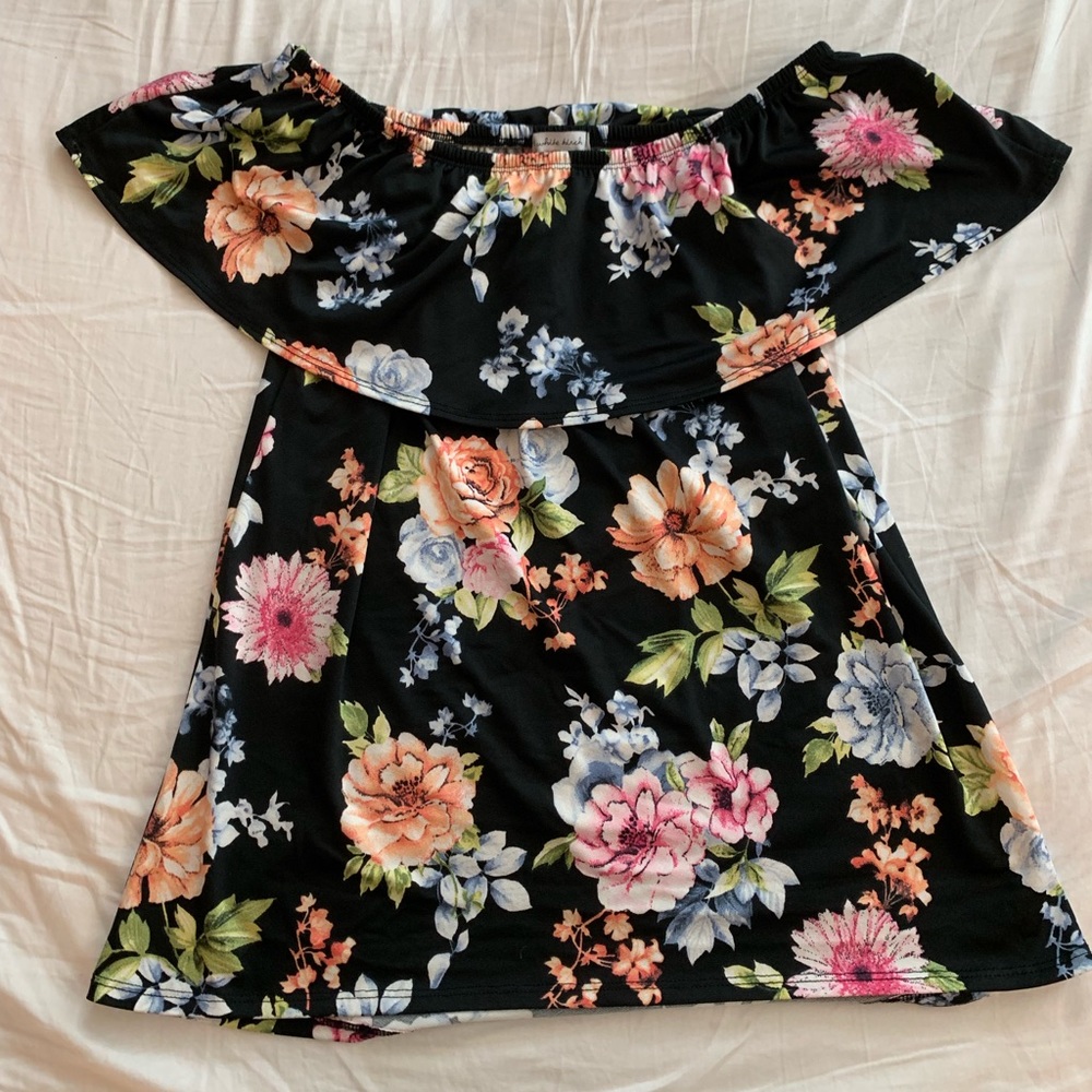 Gorgeous Floral Off-the-Shoulder Blouse!